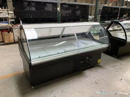 Onderste eenheid gebogen doorzichtig glas gekookt voedsel koelkast en vriezen display gekookt voedsel vriezer 0