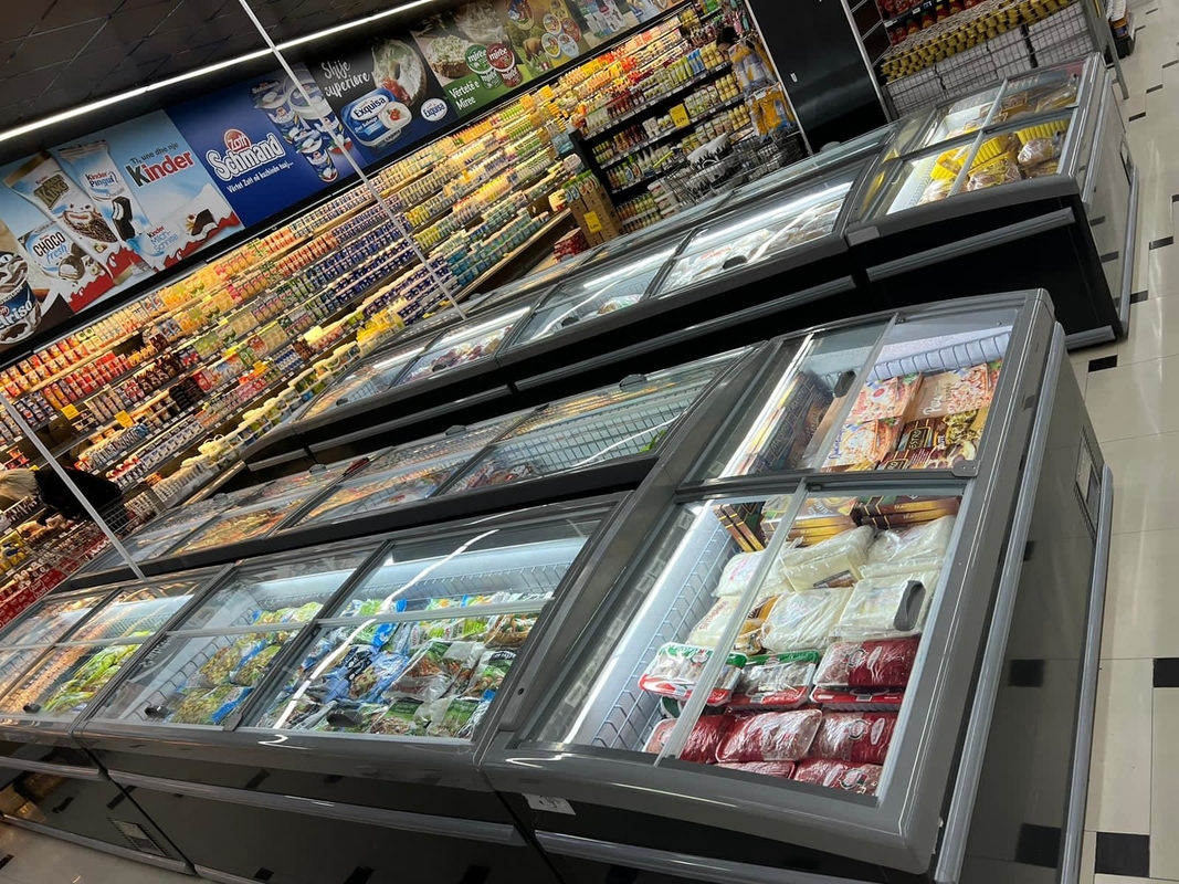 Direct koelsysteem Commerciële display vriezer met een temperatuur van -18-22°C en een volume van 630L