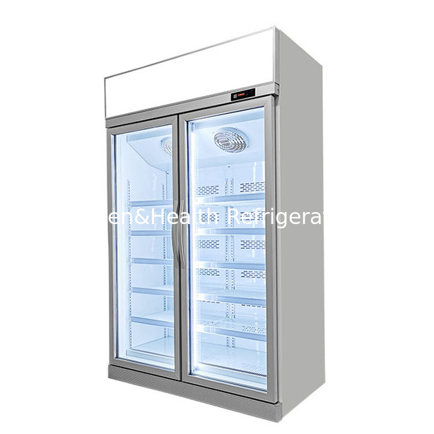 Twee glazen deuren op de bovenste eenheid display vriezer voor laagtemperatuur bevroren producten