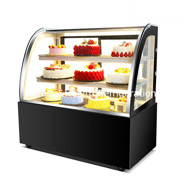 Gebogen glazen roestvrijstalen taartvitrinevriezer met meerdere schappen voor commercieel gebruik