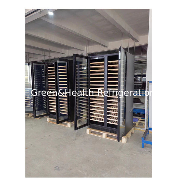 ETL-certificaat Zwarte meerlaagse beuk houten plank Wijnopslag Vitrines Hoogwaardige koelers