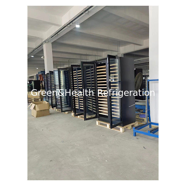 ETL-certificaat Zwarte meerlaagse beuk houten plank Wijnopslag Vitrines Hoogwaardige koelers