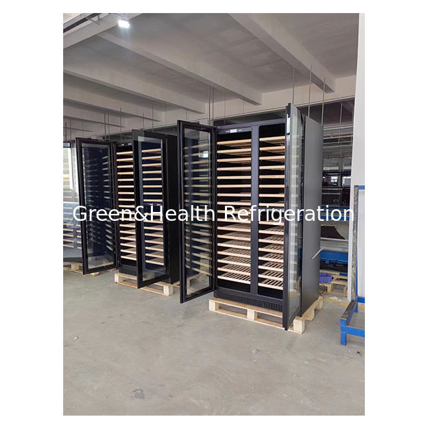 ETL-certificaat 68 Flessen Twee glazen deuren Twee onafhankelijke temperatuurzones Eikenhouten planken Rode wijn opslag Koelkas