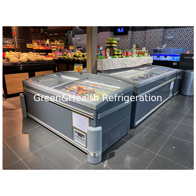 Supermarkten gebruiken eilandkoelingen voor diepvriesopslag van voedsel.