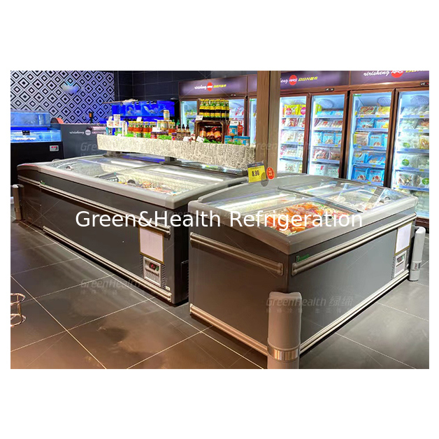 Supermarkten gebruiken eilandkoelingen voor diepvriesopslag van voedsel.