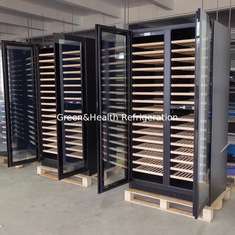 Dualzone wijnkoeler met boekenhouten planken en 316 flessen voor commercieel gebruik