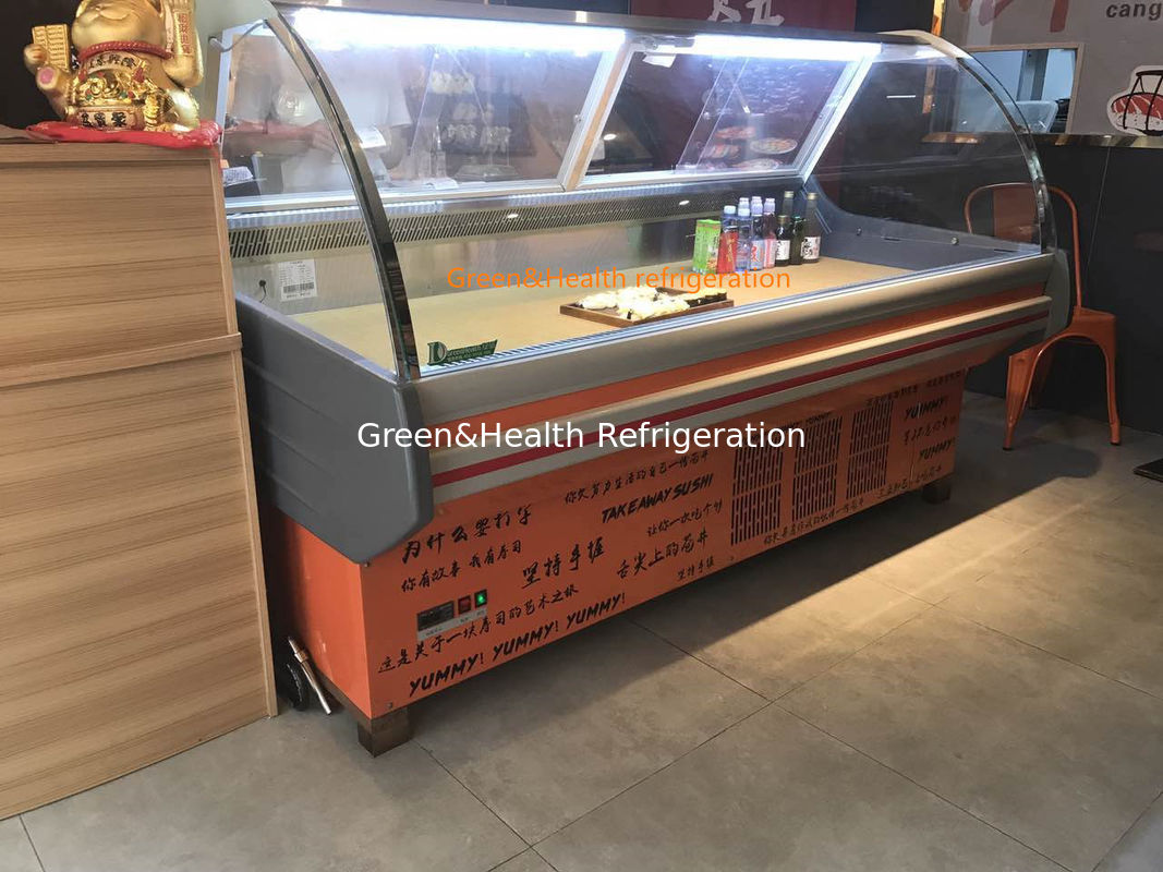Commerciële vleesvitrine met gebogen roestvrijstalen binnenkant en ventilatorkoelsysteem